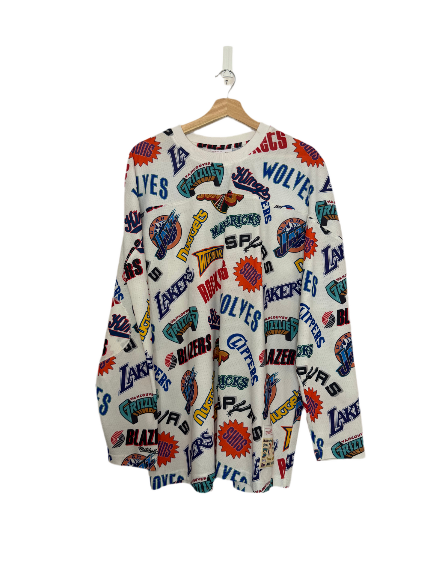 Mitchell & Ness NBA Logo Spread Hockey Jersey